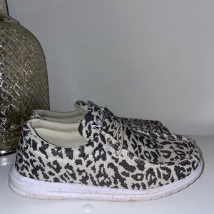 Natural Reflections Gray leopard print slip on shoes!